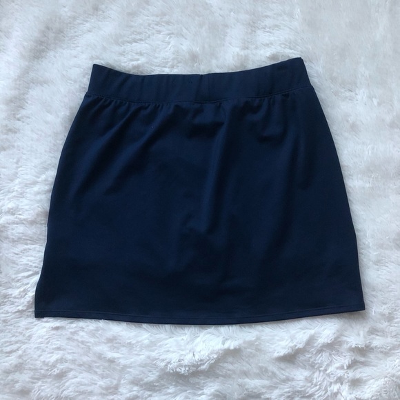 CROWN & IVY • Navy Skort Like New Size Medium - Picture 10 of 11